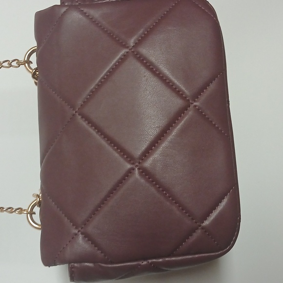 Badgley Mischka Elegant Quilted Burgundy Shoulder Bag - Picture 6 of 14